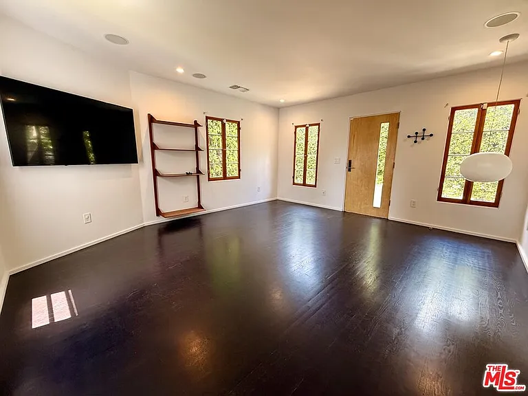4248 Lexington Ave — Photo 4