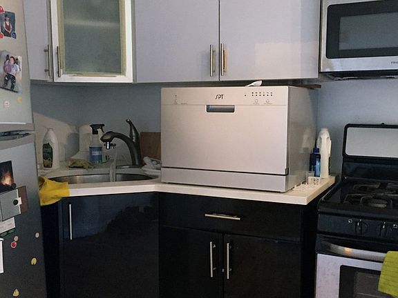 3rd image of 107 Troutman St APT 1M