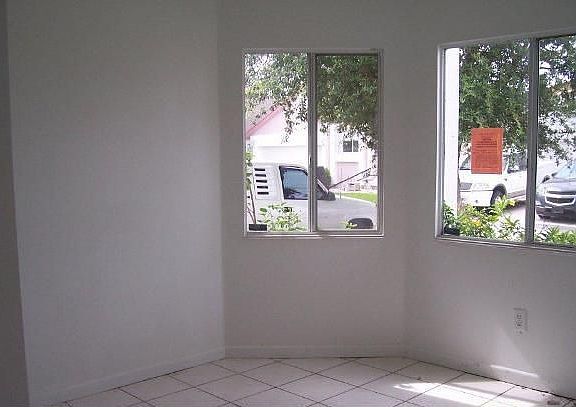 5th image of 1328 E Glen Oak Rd