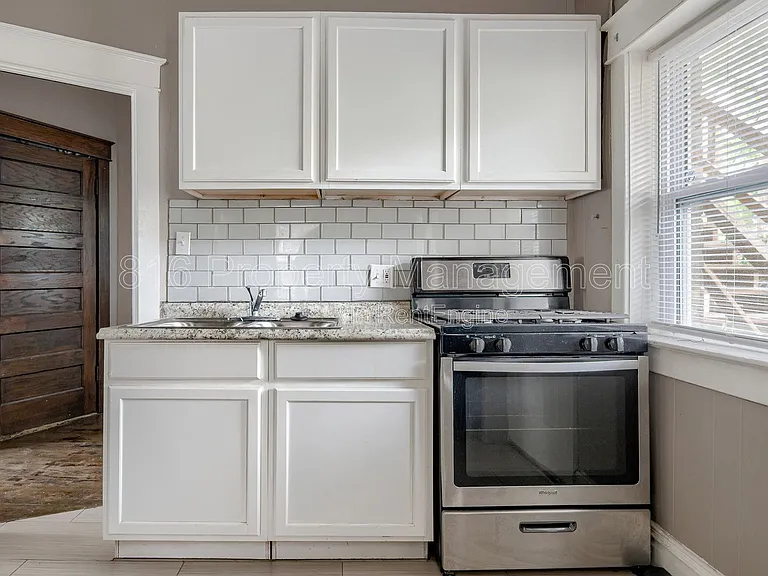 3233 Charlotte St #2S — Photo 19