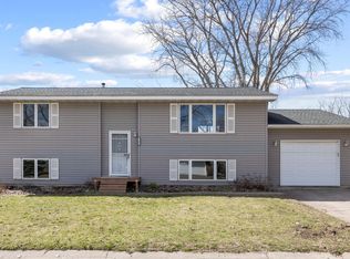 7187 Robin Ln W, Centerville, MN 55038