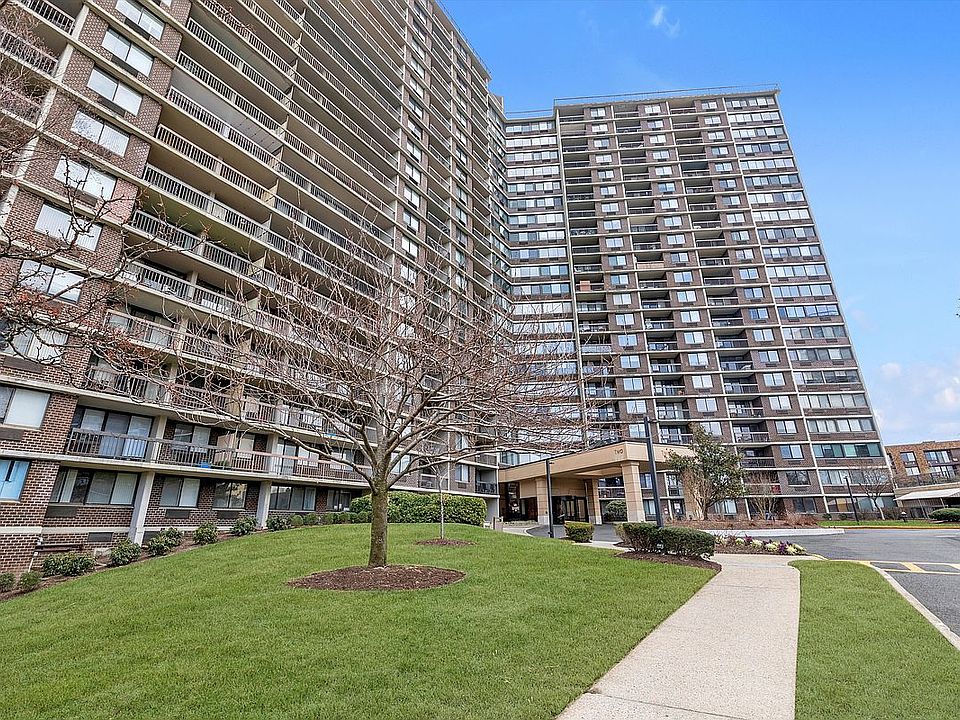1st image of 2 Bay Club Dr APT 20O
