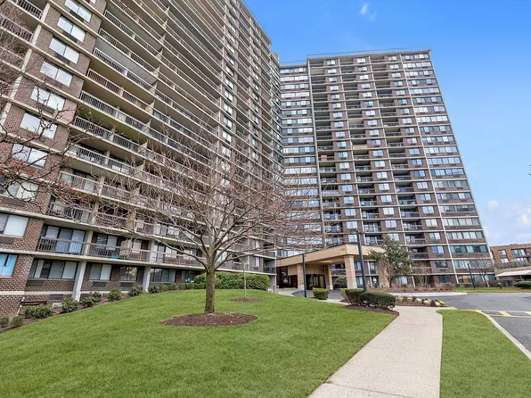 2 Bay Club Dr APT 20O, Flushing, NY 11360