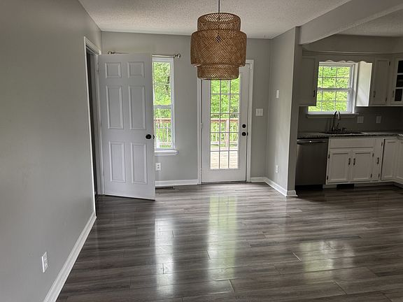 3rd image of 762 Acorn Dr