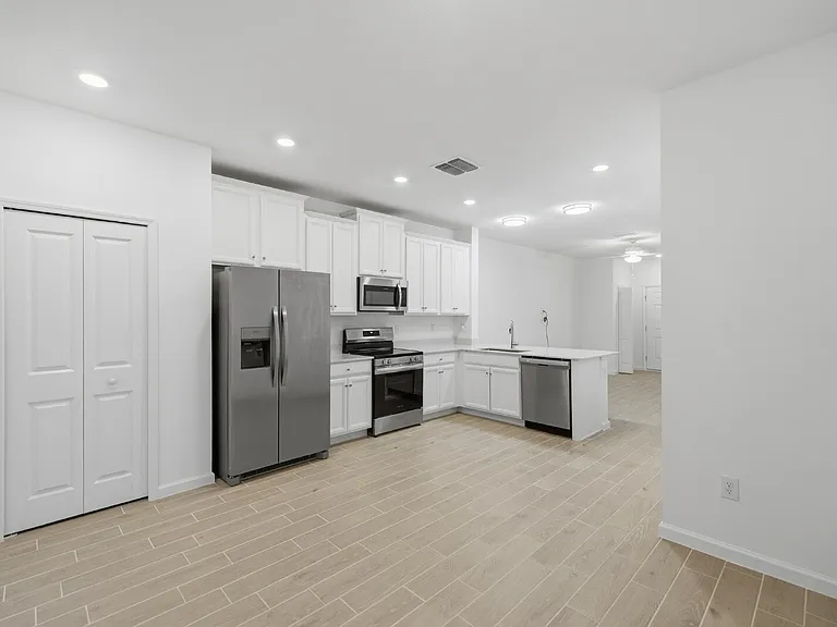 3409 SW 34th Avenue Cir #9 — Photo 8