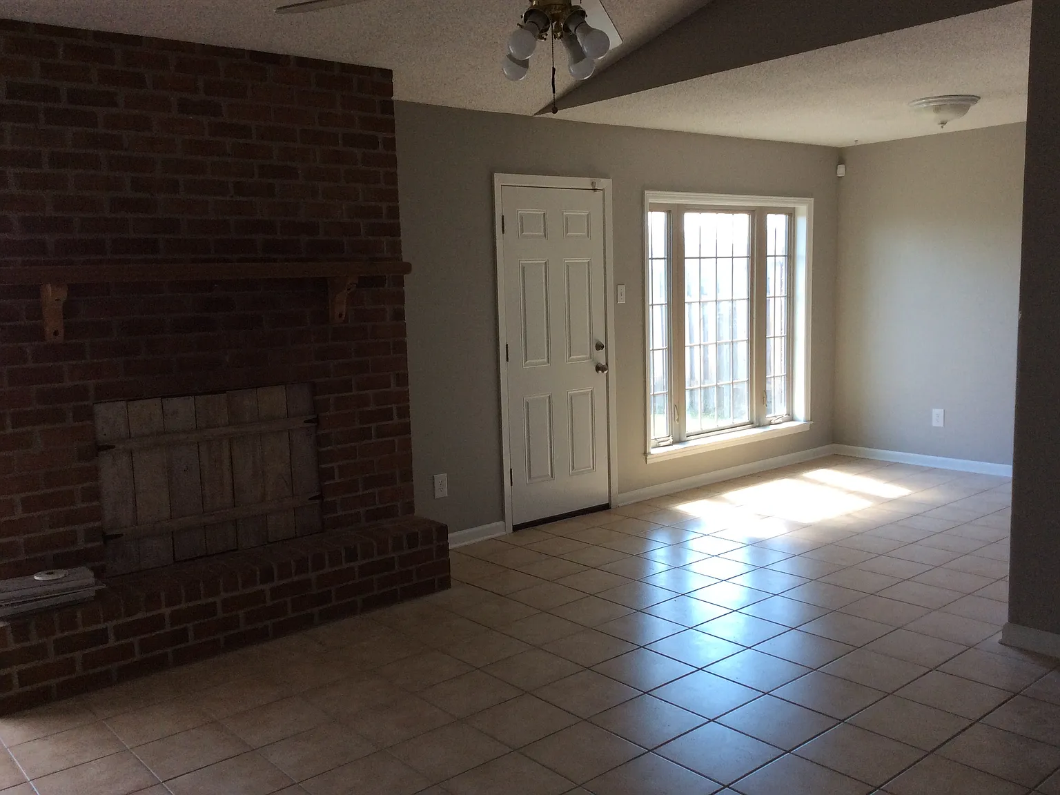 3 bed, 1400 sqft, $1,500 — Photo 3