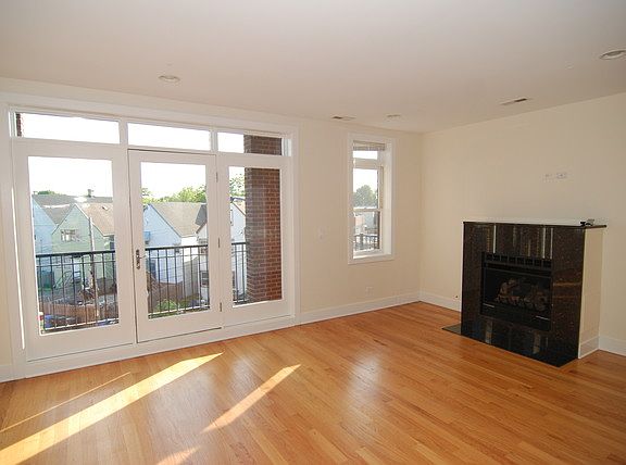 4th image of 3715 N Elston Ave Ste 3