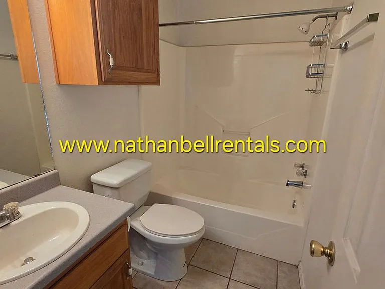2625-27 40th St SE — Photo 6