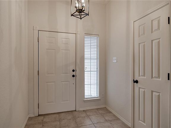 4th image of 547 Thistle Meade Cir