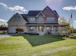 2509 Fox Bluff Ln, Spring Grove, IL 60081