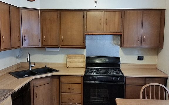 4th image of 1171 S Grove Ave