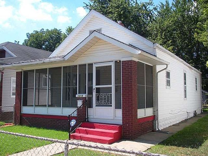 2nd image of 1219 Henning Ave