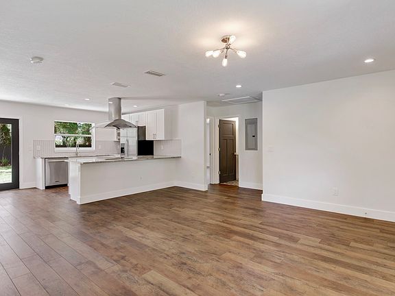 5th image of 2914 W Price Ave