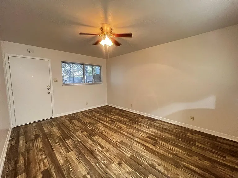 1037 E 44th St #205 — Photo 5