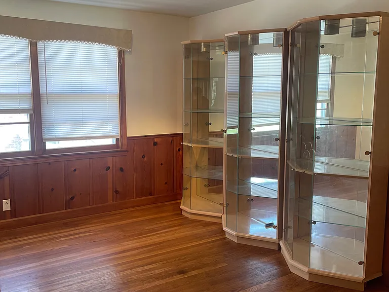 1228 McAlpine Ave — Photo 3