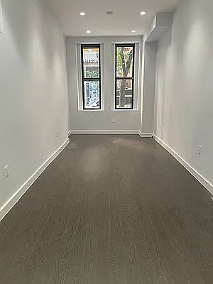 3rd image of 100 Charlton St APT 1