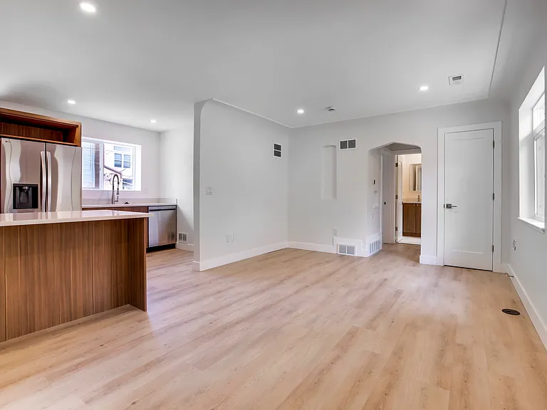 1270 N Logan St #9 — Photo 11