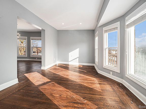5th image of 595 Belmont St