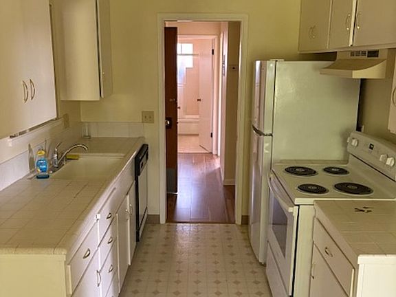 2nd image of 500 Chiquita Ave #18