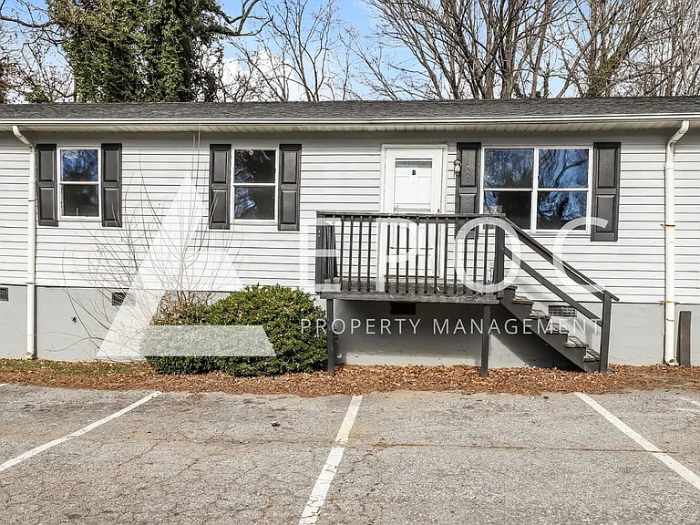 634 S Elm St #B — Photo 2