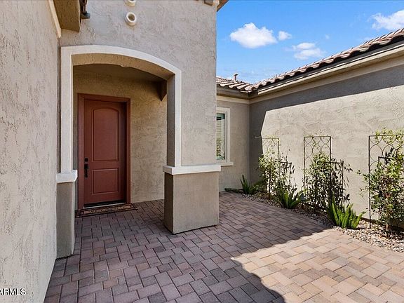 4th image of 25945 W Taro Dr