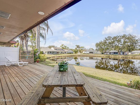 2nd image of 28 Lake Fairgreen Cir