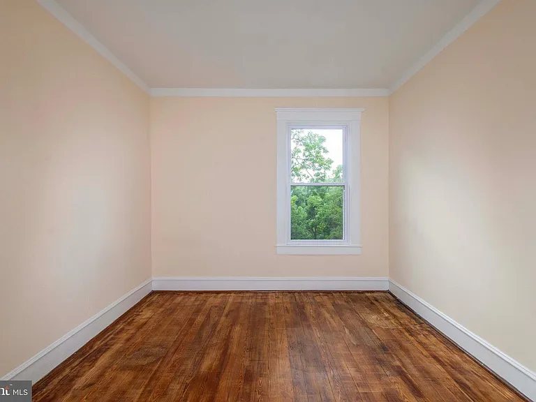 222 W Main St — Photo 57