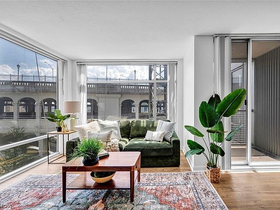 4th image of 2222 Detroit Ave APT 504