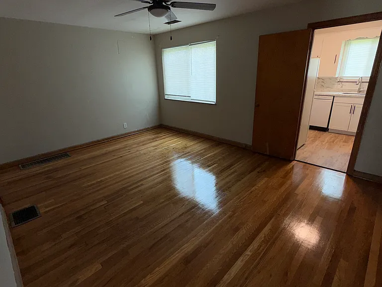 108 N Huron Ave — Photo 4