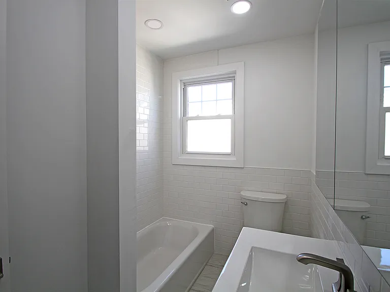 344 Roslyn Ave #2 — Photo 9