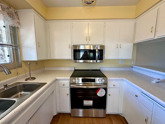 3rd image of 305 Moreton Bay Ln Unit 6