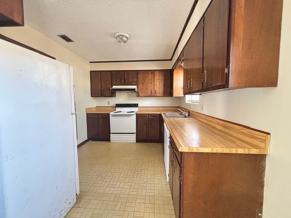 5th image of 1000 Pineview Dr