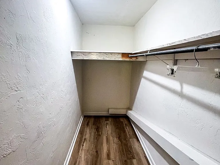 414 SE 8th St #D — Photo 13