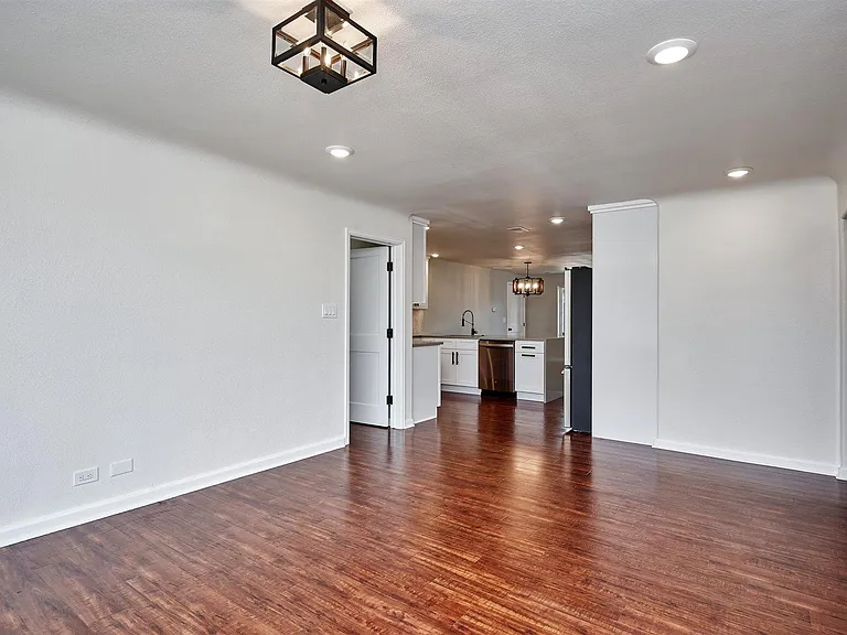 2610 N Cook St — Photo 3