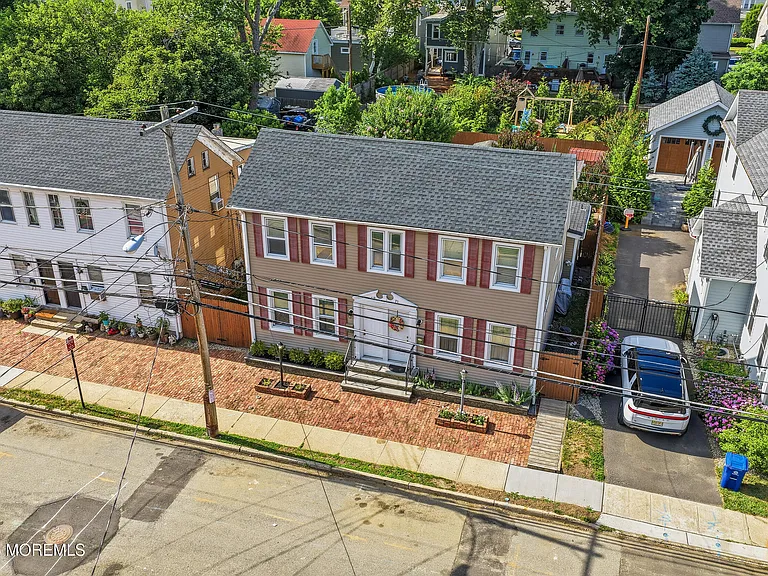 69 Linden Pl — Photo 1