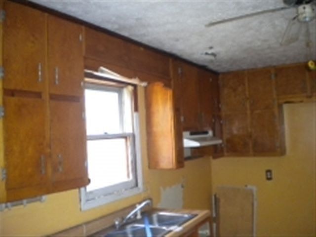 2nd image of 86 W Elm St