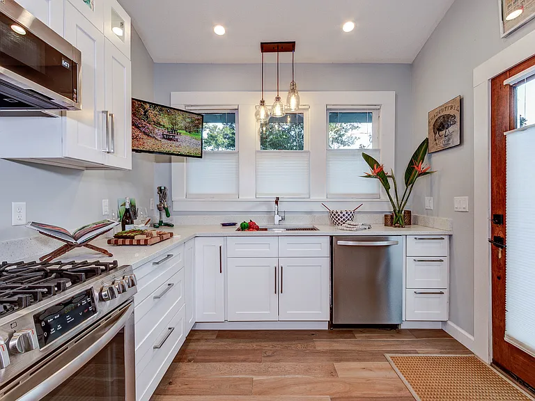 1201 Palmetto Ave — Photo 9