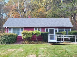60 Chestnut Ln, Hamden, CT 06518