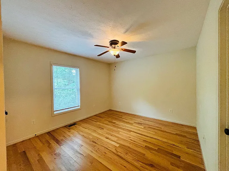 812 Glade Rd — Photo 6