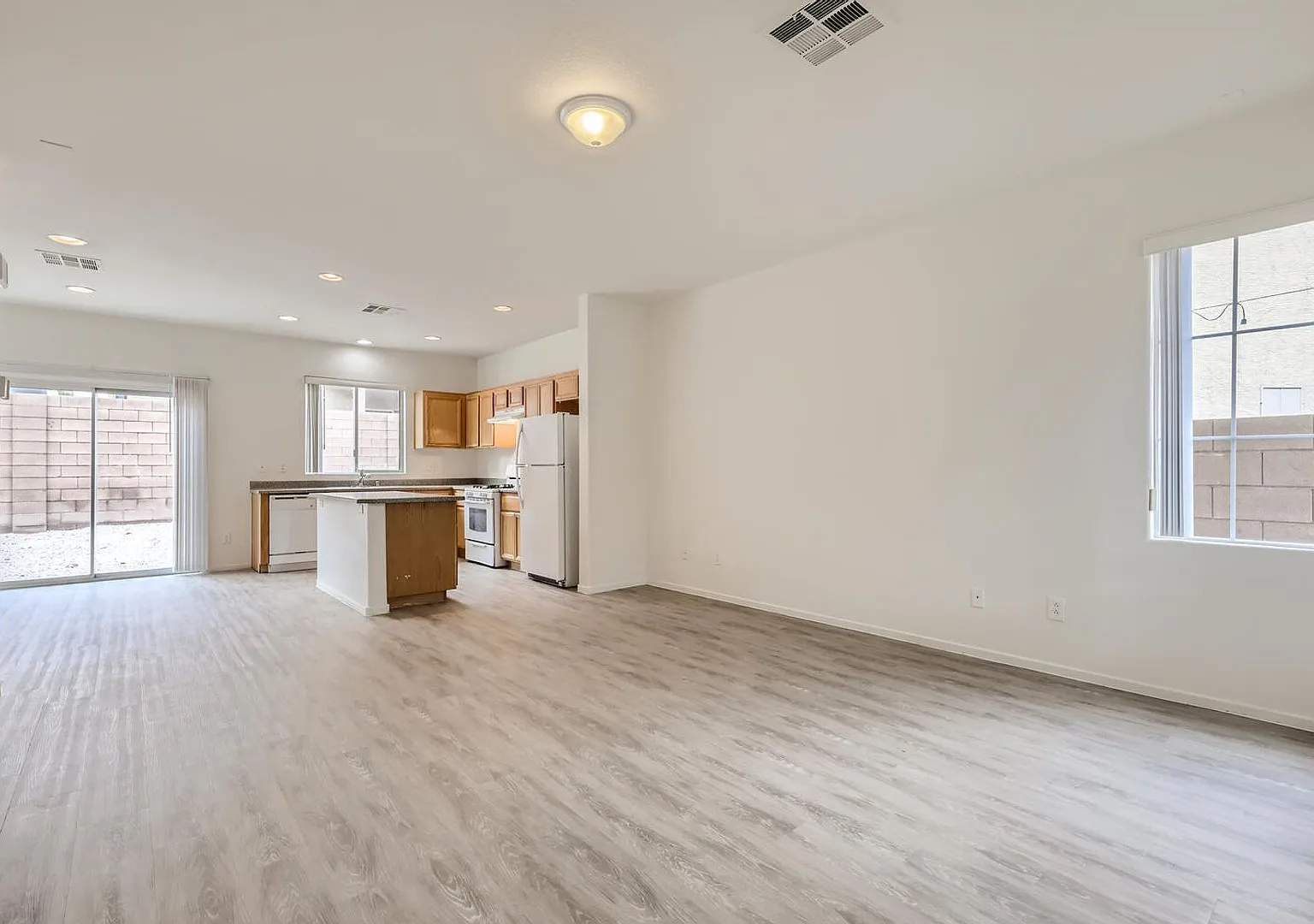 Stunningly Upgraded! 3 Bed, 2.5 Bath — Photo 3