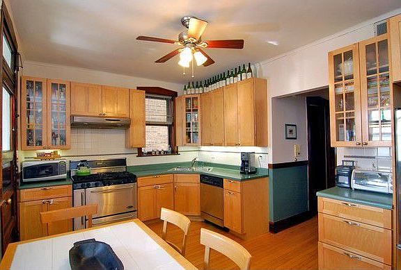 3rd image of 1447 W Belle Plaine Ave #2E