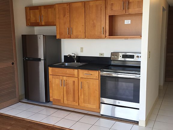 3rd image of 500 University Ave APT 1111