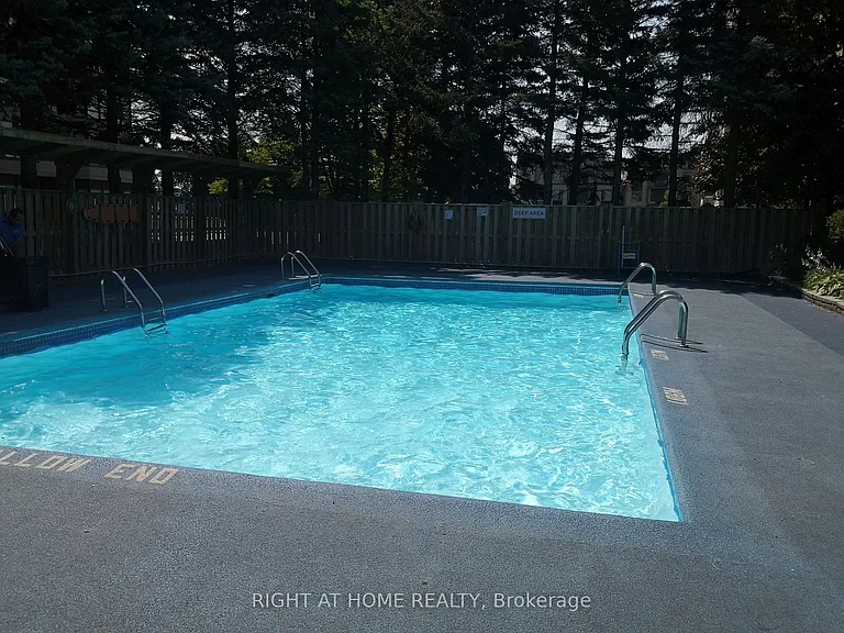 7440 Bathurst St #1102 — Photo 26