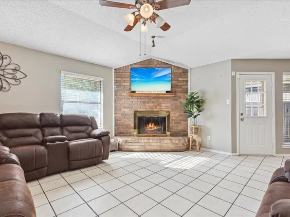 2717 S Meadow Dr, Fort Worth, TX 76133