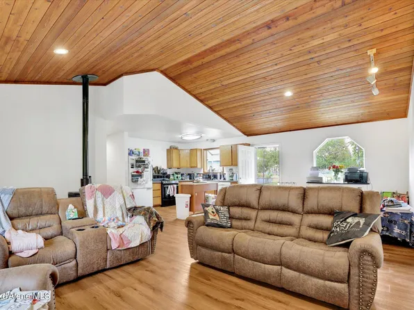 663 E Dalton Ave, Dalton Gardens, ID 83815