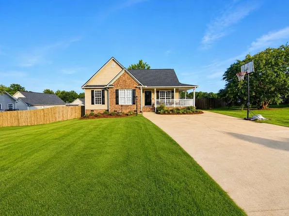 710 Running Creek Ln, Boiling Springs, SC 29316