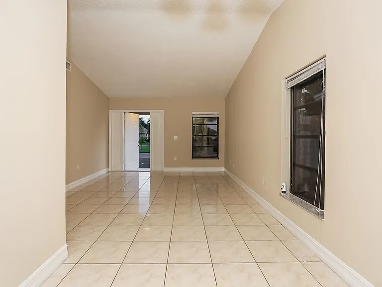 4205 SW 137th Ct — Photo 4