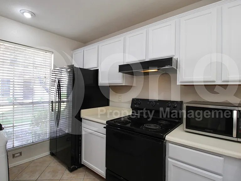 1961 N Hartford St #1049 — Photo 4