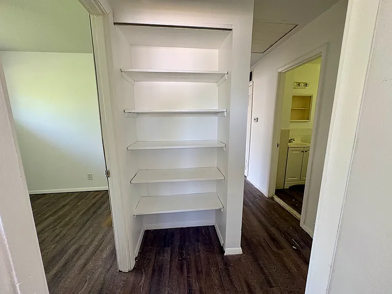 5547 Holborn Dr — Photo 9