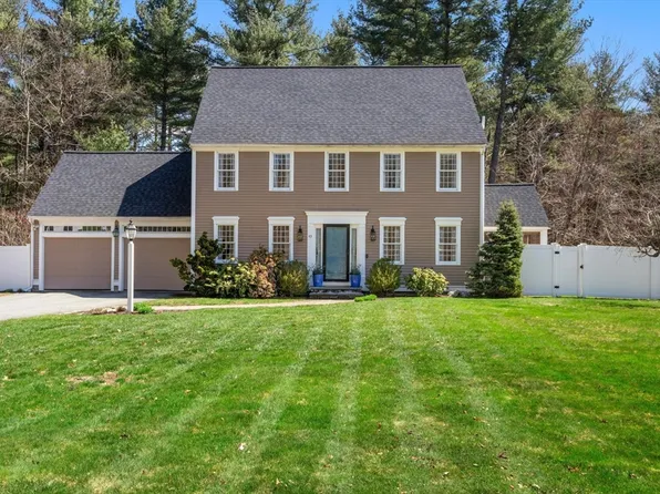 43 Pleasant St, Grafton, MA 01519